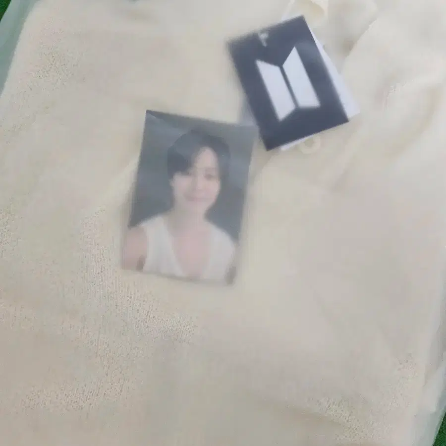 지민 페이스 FACE 니트 m 사이즈 포카포함 새상품 1