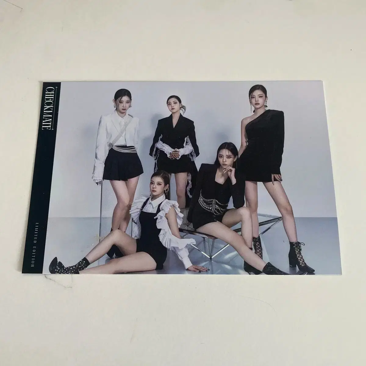 ITZY checkmate sneakers 단체엽서