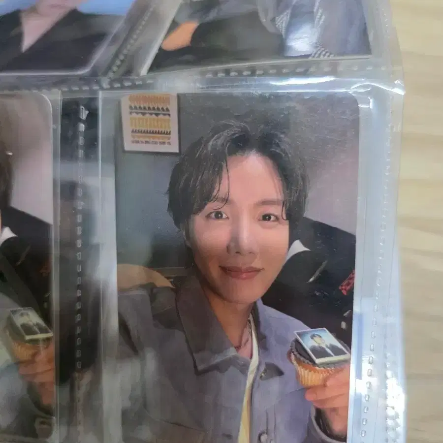 제이홉 전시회 모나리자 포카