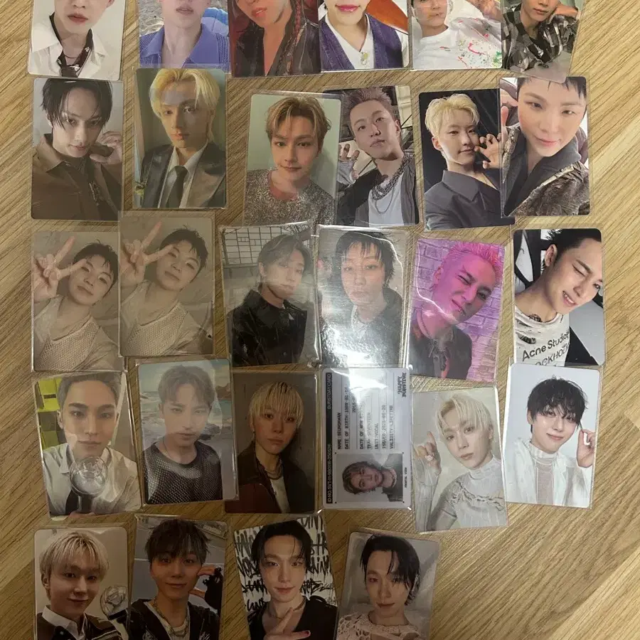 세븐틴 포카 양도합니다!(에스쿱스정한준호시우지민규도겸디에잇승관디노)