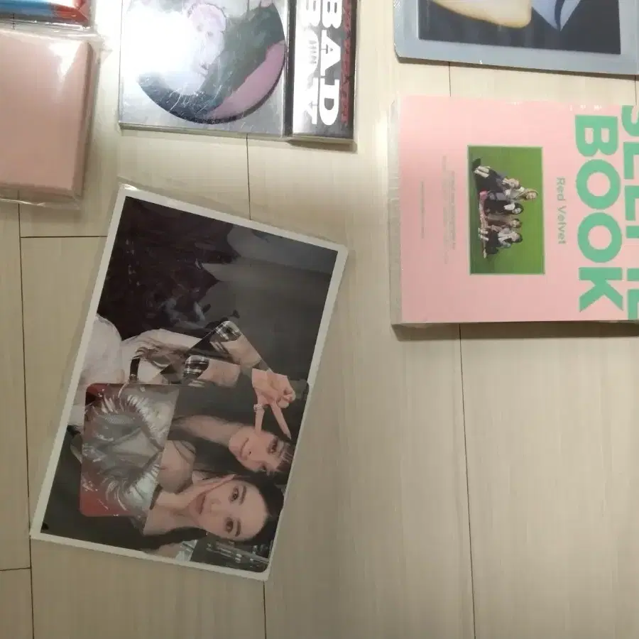 레드벨벳 굿즈, 응원봉, 앨범(스위스 교통카드+셀피북, 투명액자, 포카팩 11
