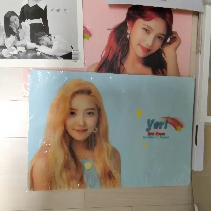 레드벨벳 굿즈, 응원봉, 앨범(스위스 교통카드+셀피북, 투명액자, 포카팩 2