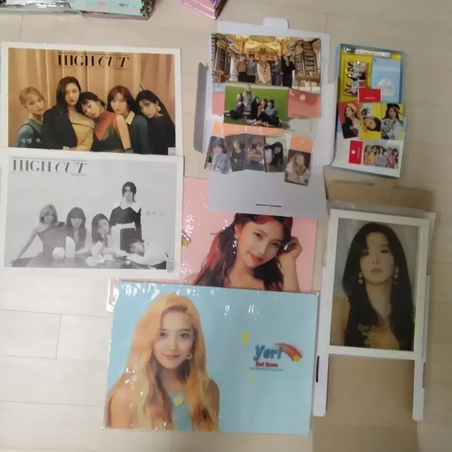 레드벨벳 굿즈, 응원봉, 앨범(스위스 교통카드+셀피북, 투명액자, 포카팩 6