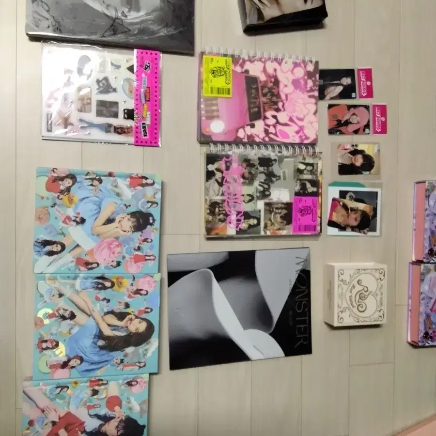 레드벨벳 굿즈, 응원봉, 앨범(스위스 교통카드+셀피북, 투명액자, 포카팩 8
