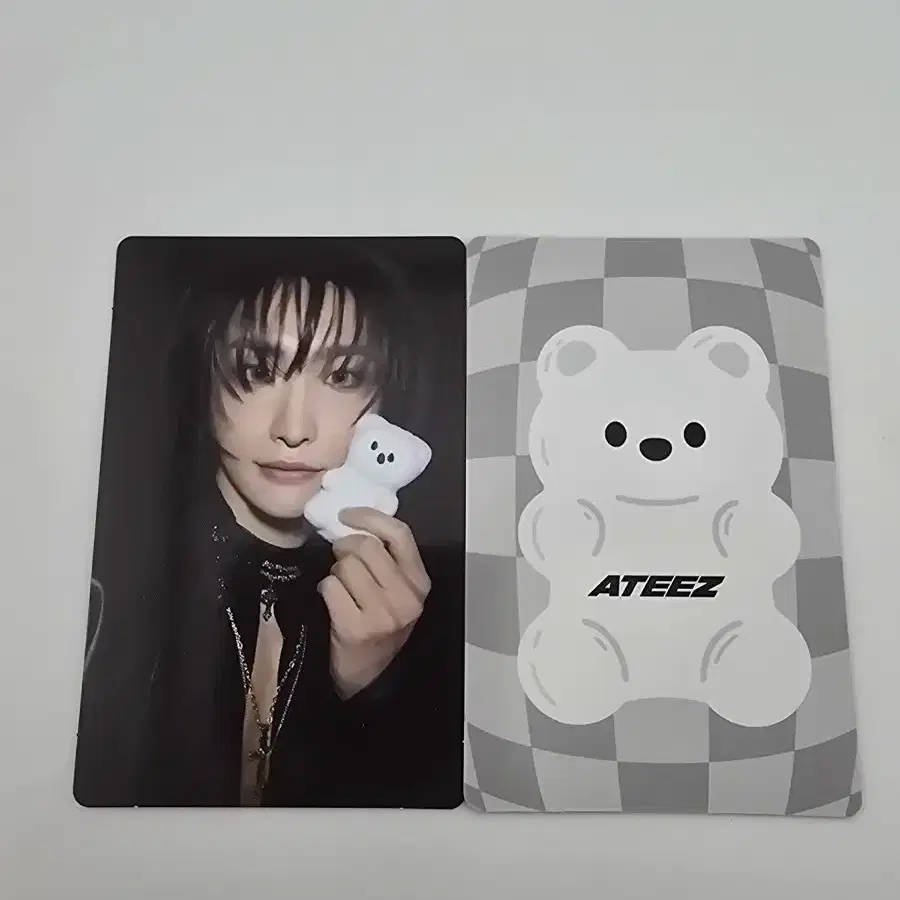 에이티즈 미국 인유판 앨범 특전포카 1