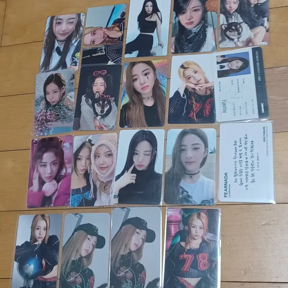 르세라핌 허윤진 포카 엄청 싸게 판매합니다!