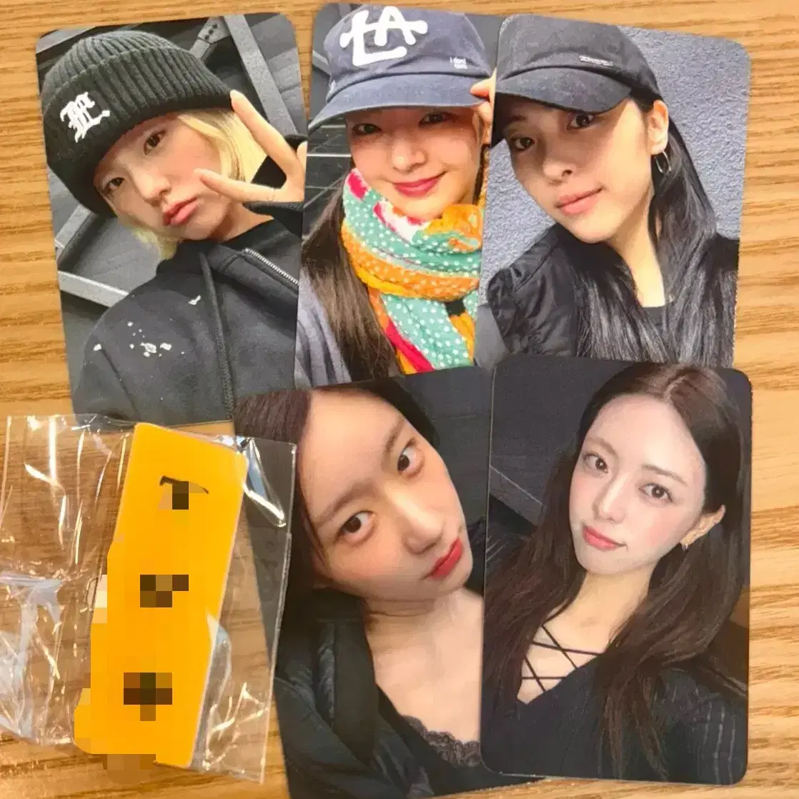 있지 콘서트 팬클럽 부스 포카 포토카드 양도 예지 류진 채령 리아 유나