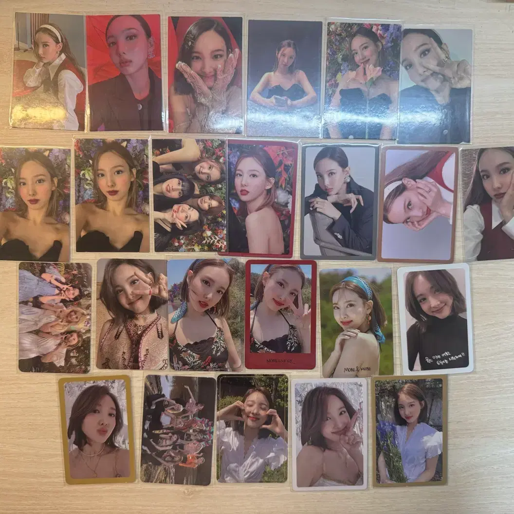 트와이스 포카  (나연정연모모사나지효미나다현채영쯔위)