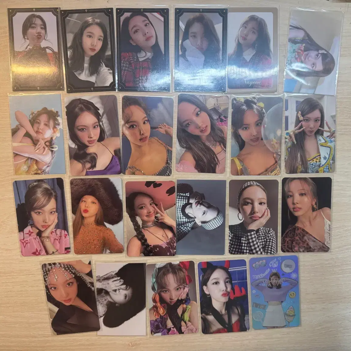 트와이스 포카  (나연정연모모사나지효미나다현채영쯔위) 2