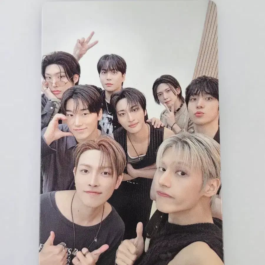 에이티즈 7주년 8room 팝업 단체 포카