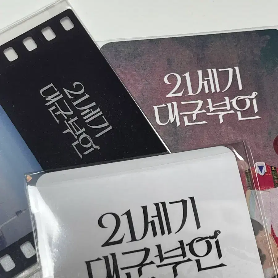 21세 대군부인 팝업 아이유 [북커버+특전]포카+포토 필름 2