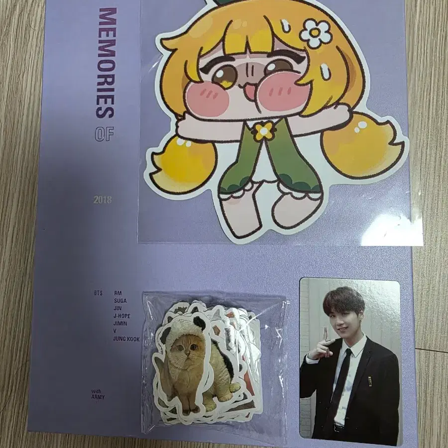 방탄소년단 메모리즈 2018 DVD /슈가 포카,고양이 스티커/새제품
