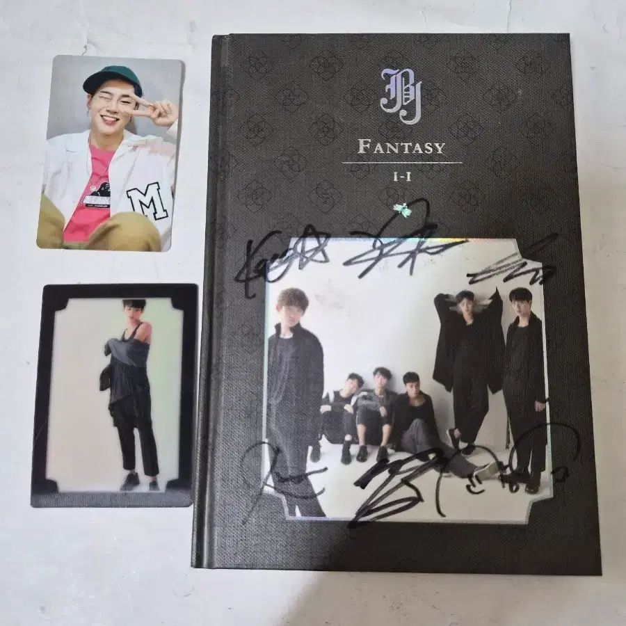 (희귀)JBJ FANTASY 앨범 싸인반 + 포토카드 cd 입니다