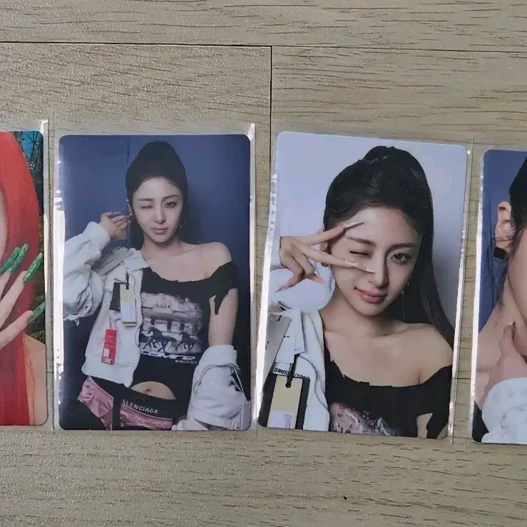 르세라핌 퓨어플로우 팝업 MD 포토카드 허윤진 윤진 포카 4종