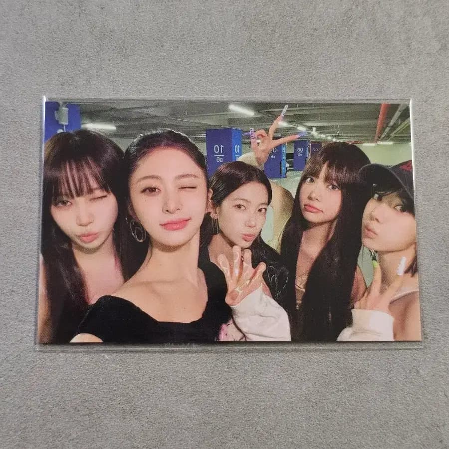 르세라핌 퓨어플로우 팝업 5만원 이상 구매특전 단체 포카 1