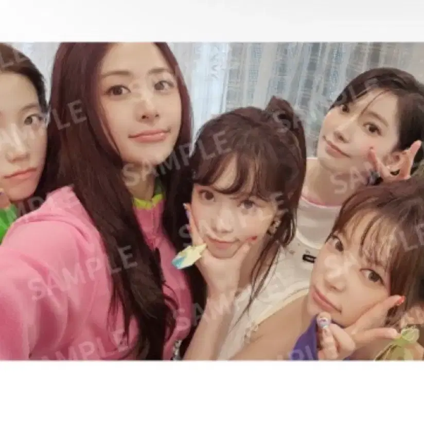 르세라핌 오셜록 컵 단체 포카 1