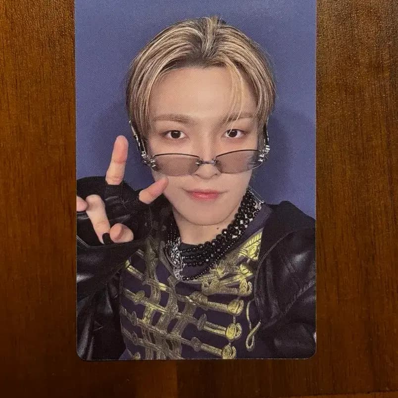 에이티즈 홍중 골든아워4 아드레날린 유럽 HMV 특전 1