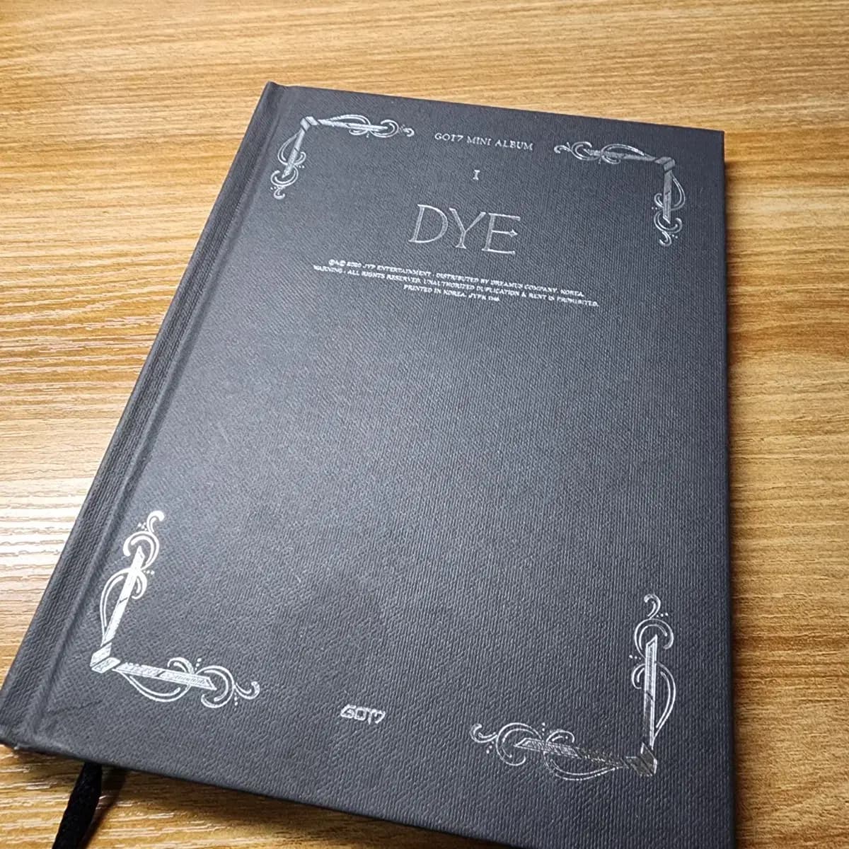 갓세븐 got7 미니앨범 DYE . 포카없고 책자와 cd만.