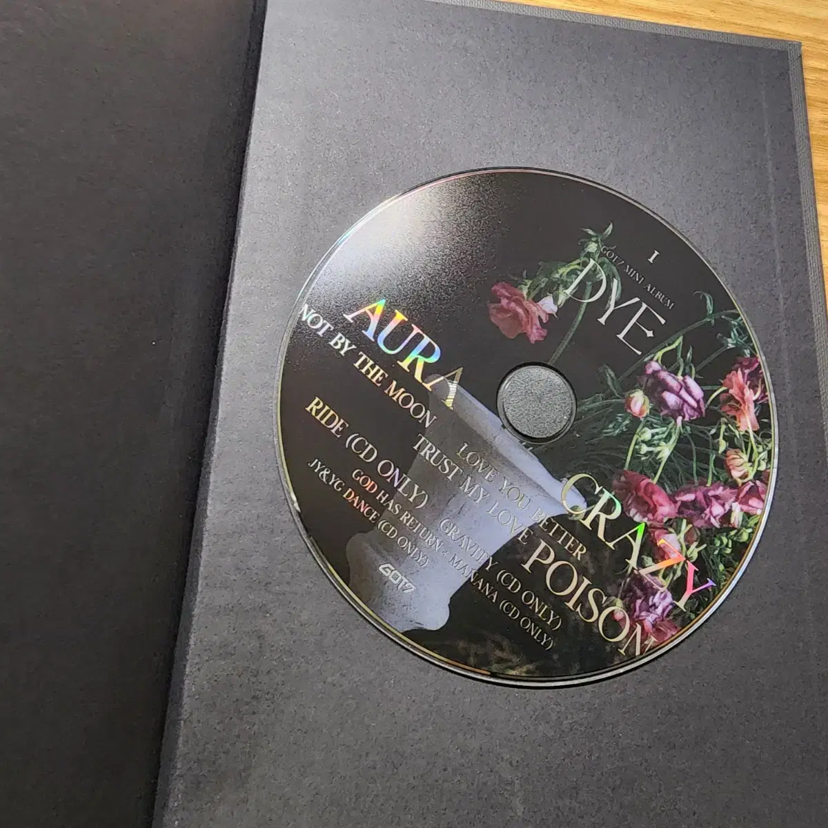 갓세븐 got7 미니앨범 DYE . 포카없고 책자와 cd만. 2