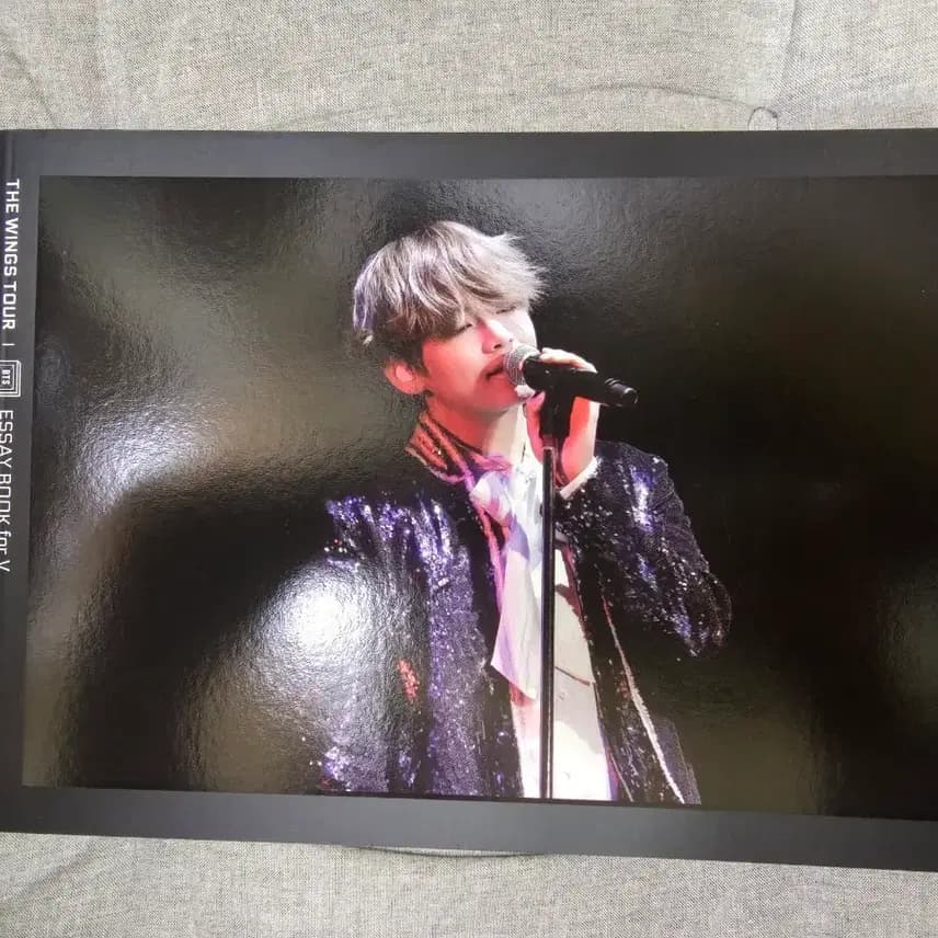 BTS 방탄소년단 Wings Tour 에세이북 V 뷔+인더숲 포카 일부