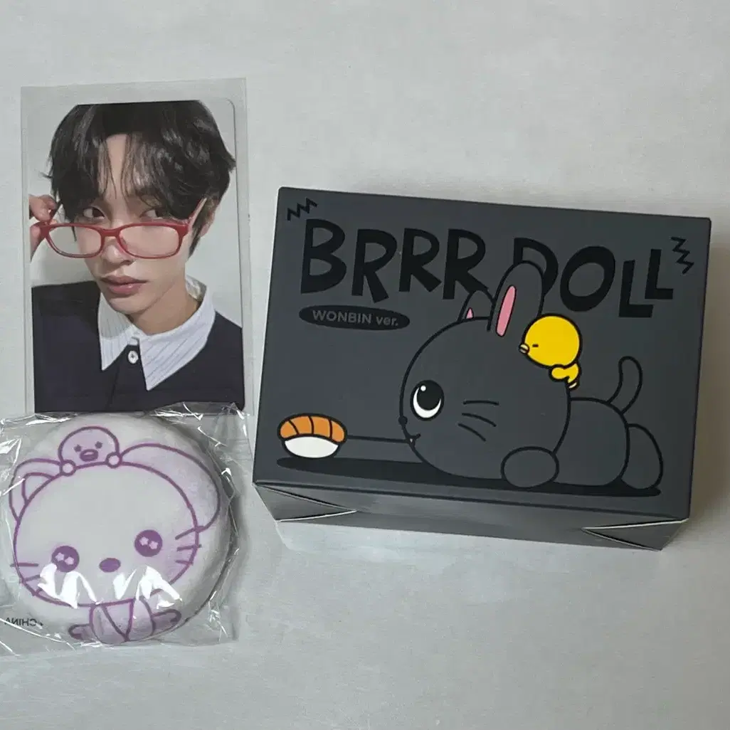 라이즈 아카이브 팝업 원빈 포카 토냥덕 핀버튼 브르르인형