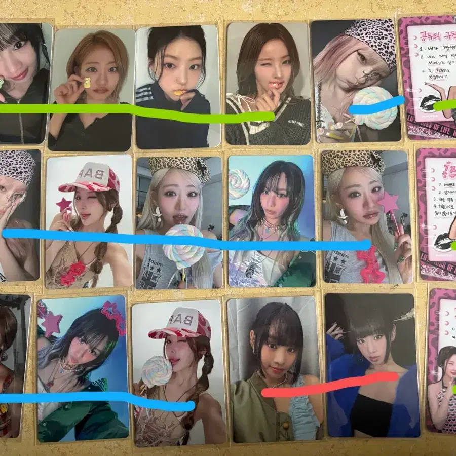 키스오브라이프 쥴리 나띠 벨 하늘 포토카드 뒤에 두장 더 있어요