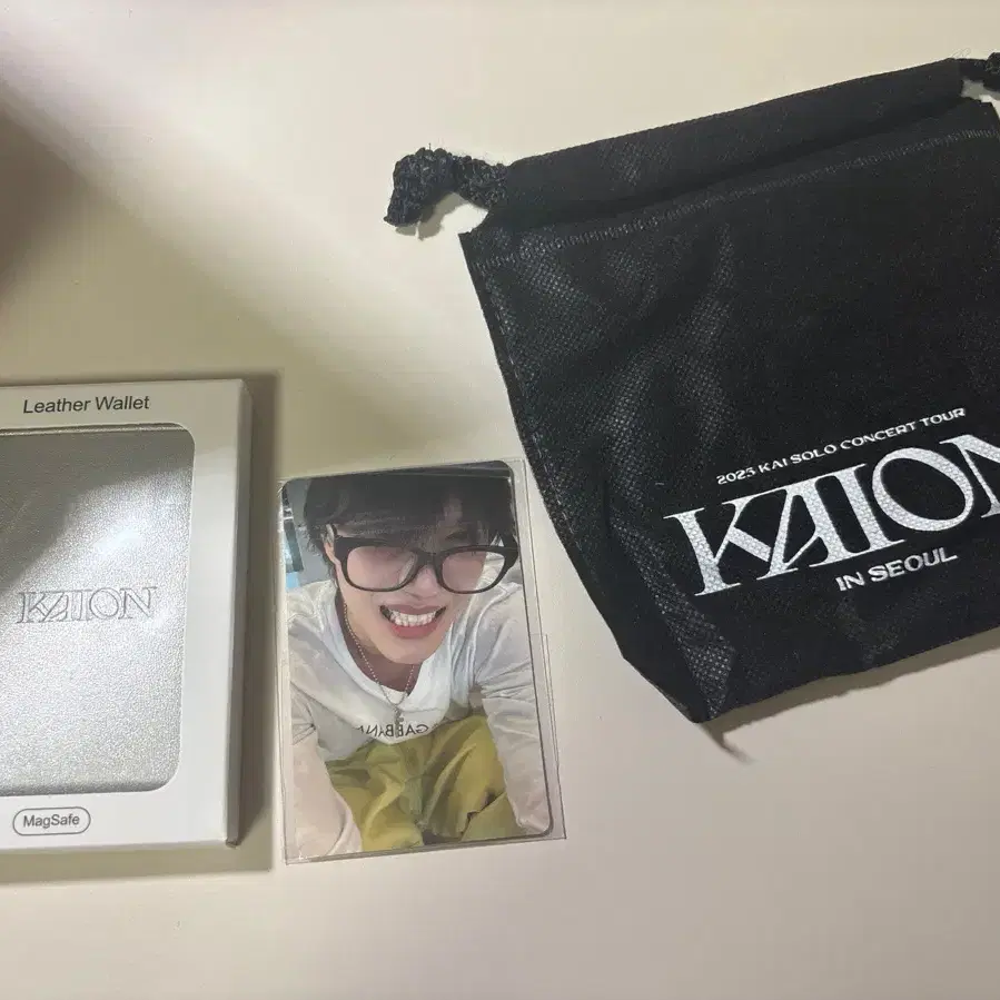 엑소 카이 콘서트 카이온 사첵 vip 키트 포카 + 맥세이프 지갑