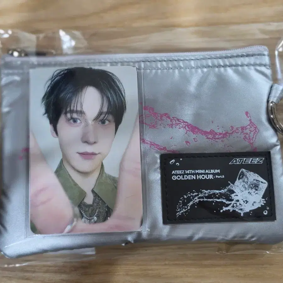 포카o) 에이티즈 배드 팝업 골든아워 파우치 윤호