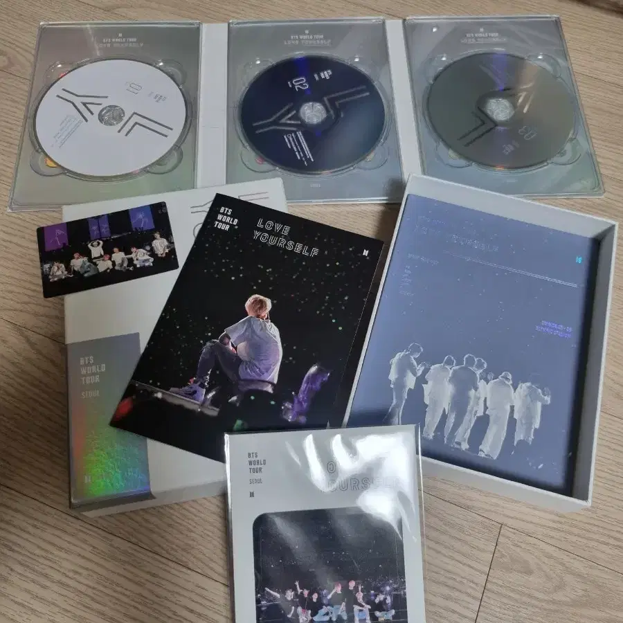 방탄 럽셀서울 블루레이 석진 포토북 포함 풀셋양도. bts 단체포카