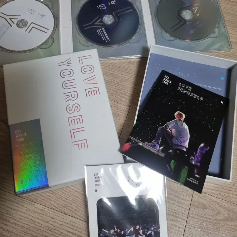 방탄 럽셀서울 블루레이 석진 포토북 포함 풀셋양도. bts 단체포카 8