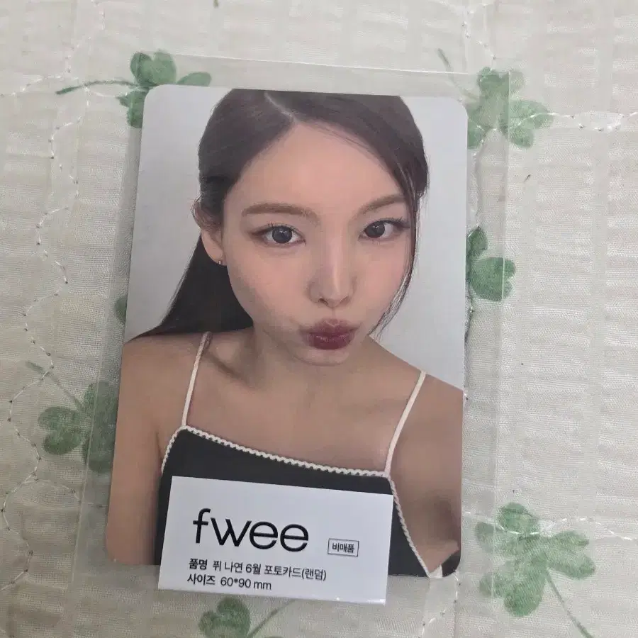 미개봉 fwee 퓌 나연 6월 포토카드 1