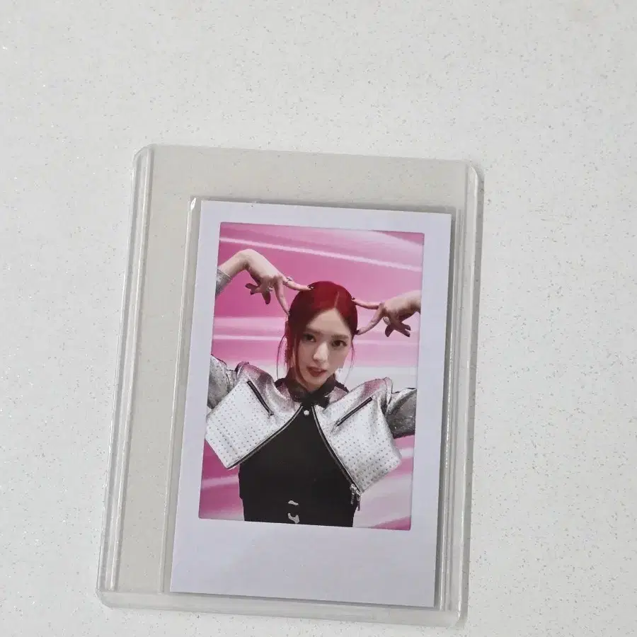 ITZY 유나 BORN TO BE 콘서트 포카 1