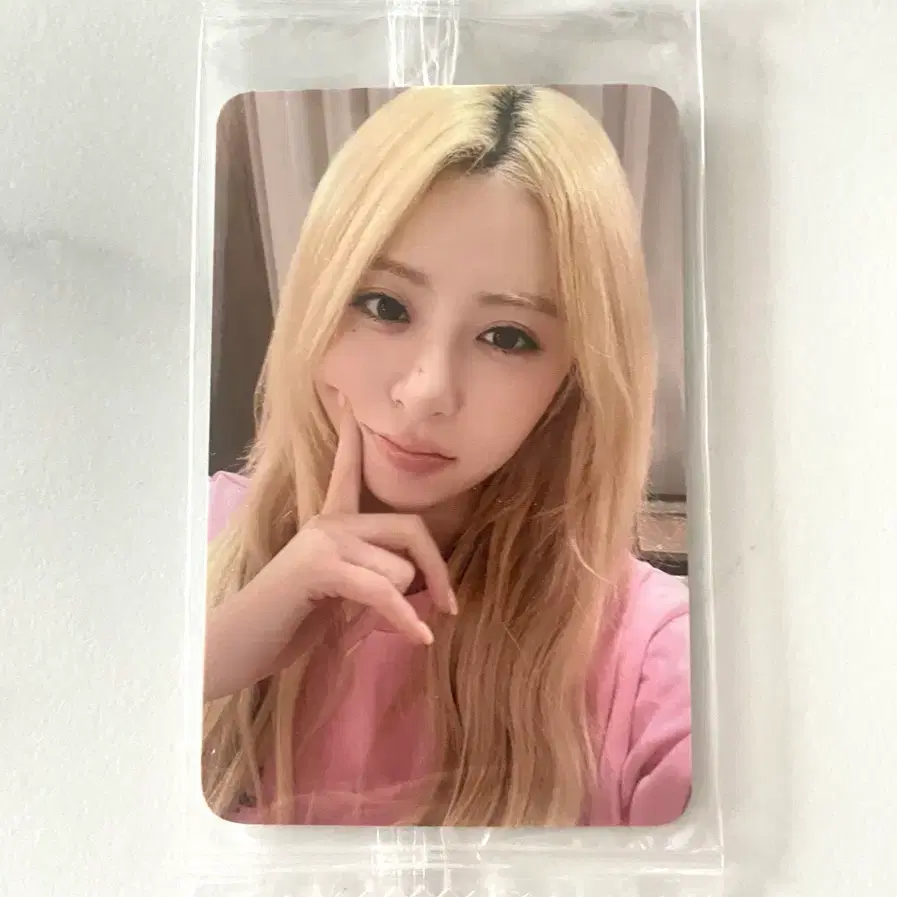 르세라핌 허윤진 PUREFLOW pt.1 케타포 미공포 윤진 포카 분철 1
