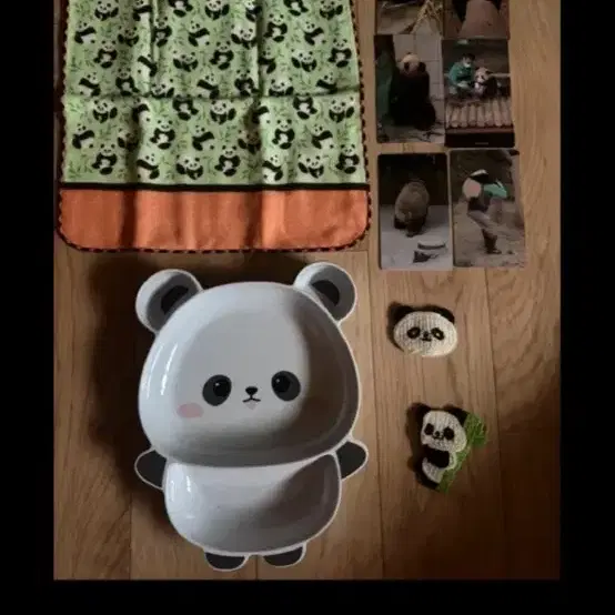 루이후이 쿠션+판다머리띠 2개+판다핀+푸바오 포토카드 6장+칠성 의자 4
