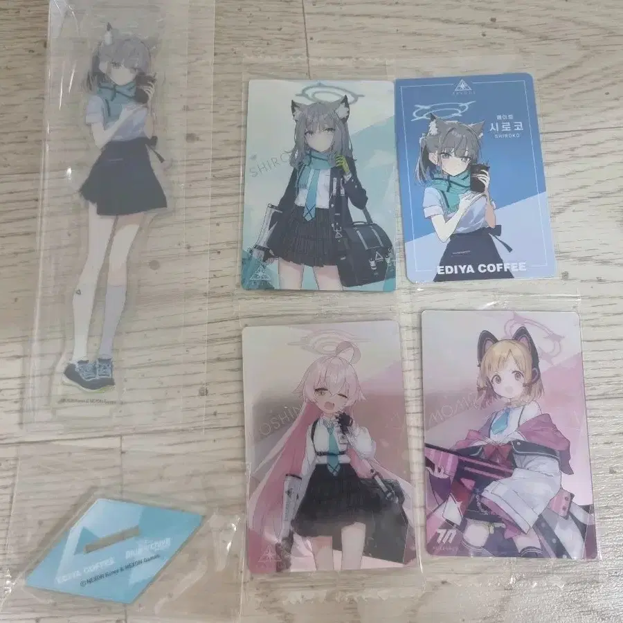 블루아카 시로코 호시노 모모이 웨하스 이디야 아크릴 포토카드 1