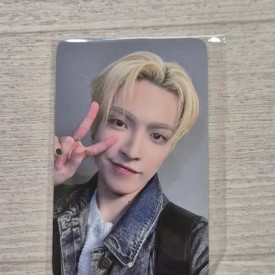 에이티즈 홍중 포카 판매합니다! 8