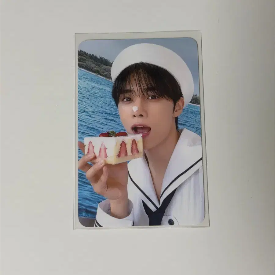 더보이즈 선우 메디힐 포카 마린룩